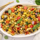 salata od tjestenine i grilanog povrća