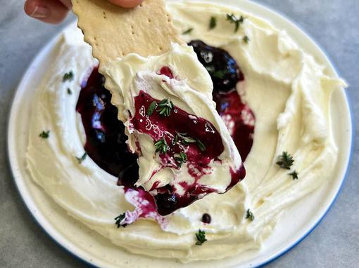 Najkremastiji namaz od brie sira s medom i džemom