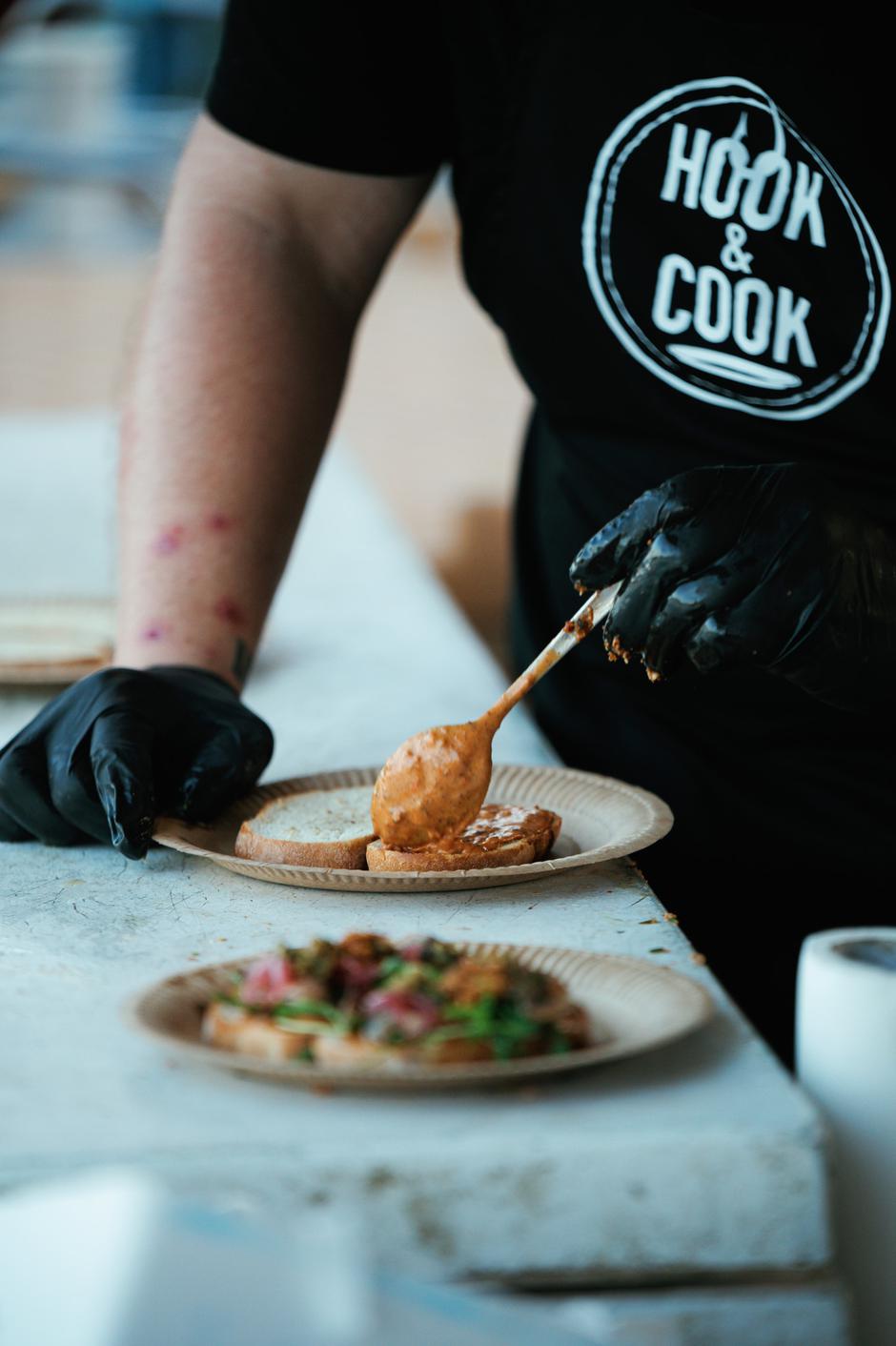 hook and cook | Author: Press