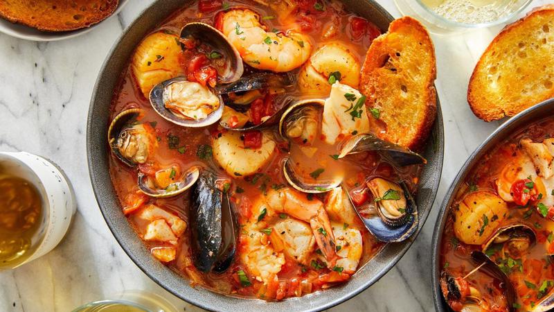 Cioppino &ndash; kalifornijski klasik od morskih plodova na &zcaron;licu