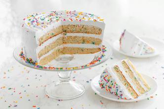 Troslojna torta iz mikrovalne u samo 10 minuta. Da, moguće je!