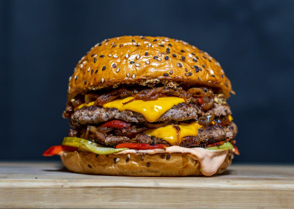 smash burger | Author: Amirali Mirhashemian/Unsplash