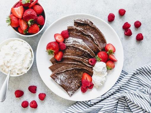 čokoladne palačinke s jagodama