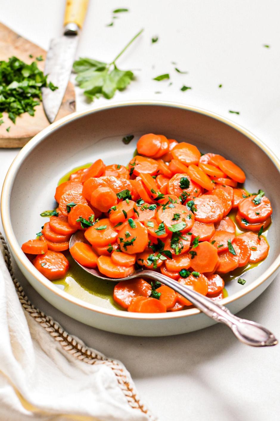 mrkva, salata od mrkve | Author: uncomplicatedchef.com/Pinterest