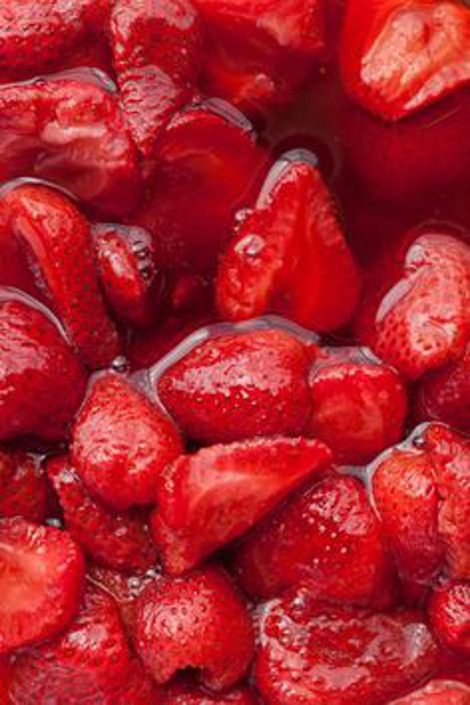 Ovaj jednostavan trik pretvara prosječne jagode u super snack | Author: @gourmandeinthek Pinterest