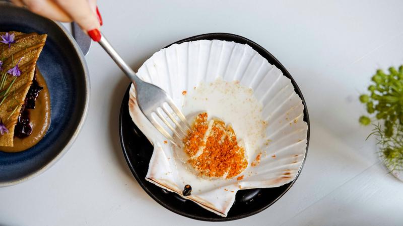 IZ PE&Cacute;NICE Jakobove kapice s hrskavim posipom