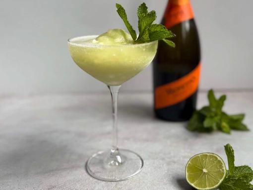 Imamo recept za ledeni Hugo Spritz koji će obilježiti ljeto