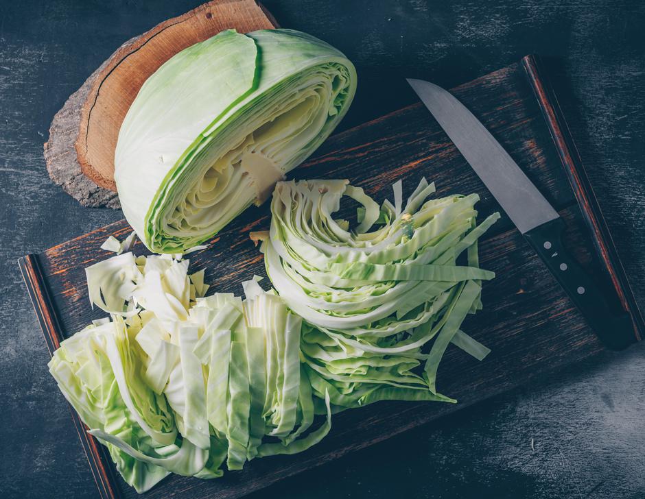 Flat lay sliced and chopped cabbage in cutting board and knife with wood stub on dark textured background. horizontal | Author: 8photo / Freepik