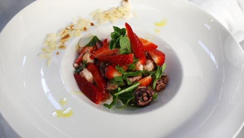 Salata od jagode i hobotnice