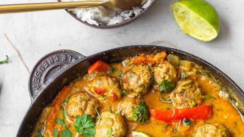 Tajlandske pile&cacute;e okruglice s umakom od kikirikija