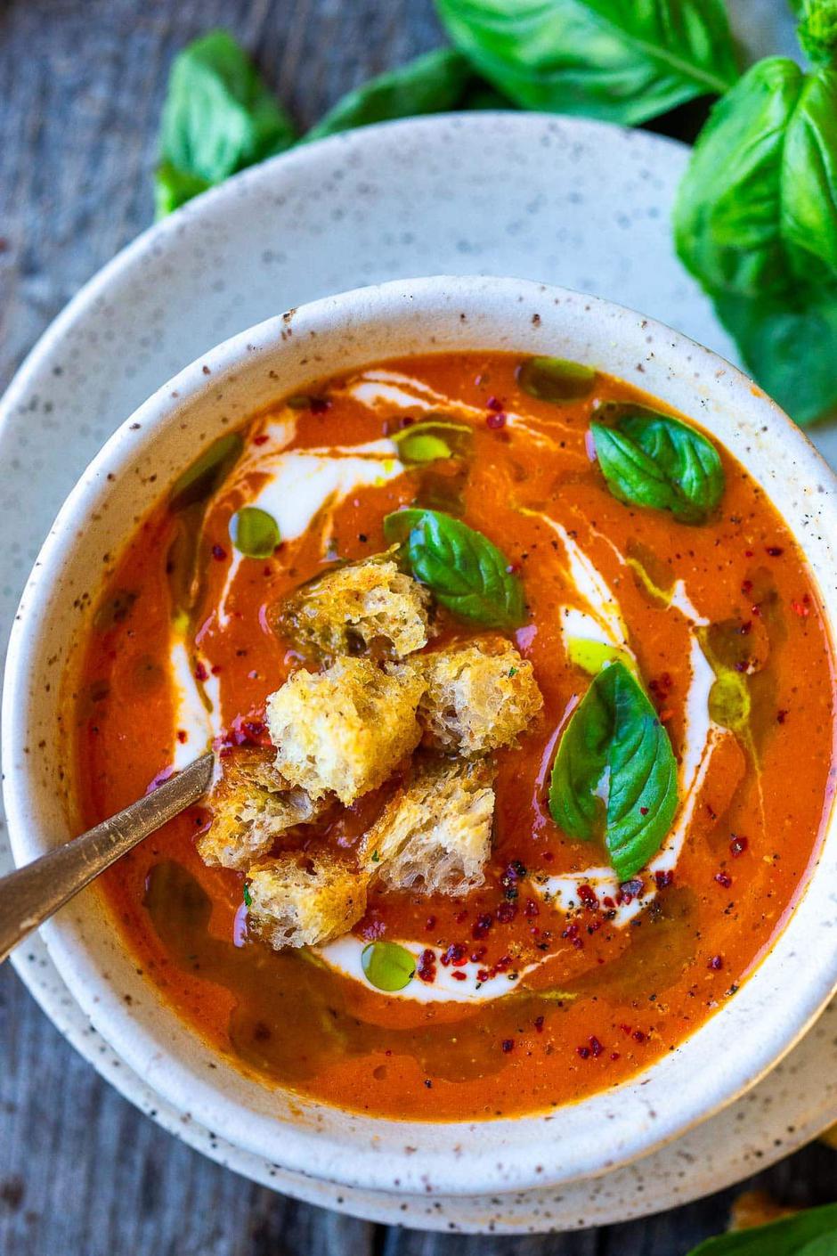 juha od pečenih crvenih paprika | Author: Feasting at Home/Pinterest