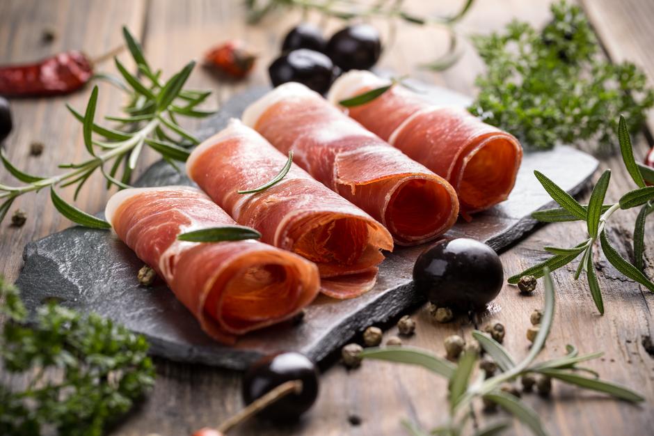 pršut, prosciutto, delicacy, traditional, dalmatian, www.zadarvillas.com