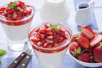 Aromatična-Panna-Cotta-s-jagodama