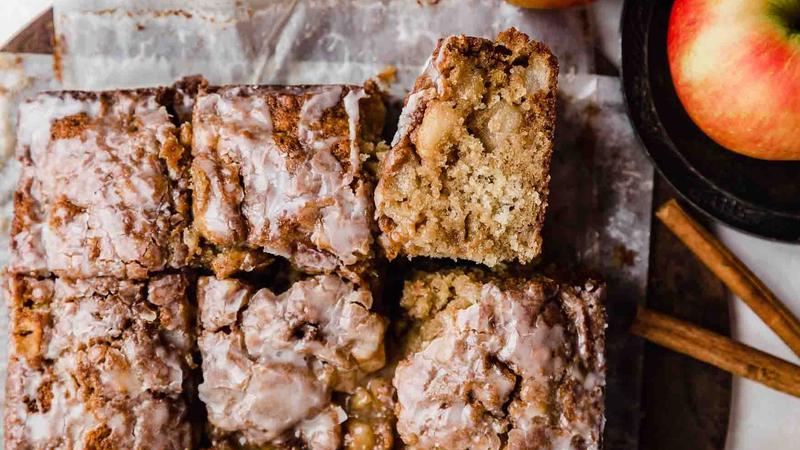 SAVRŠEN UZ KAVU Kolač s jabukama i cimetom