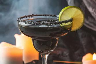 Crna Halloween margarita s absintom