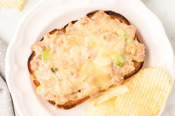 cheesy tuna melts, topli snedviči s tunom i sirom