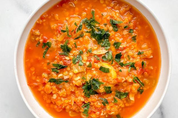 Proteinska juha od crvene leće s limunom i koprom