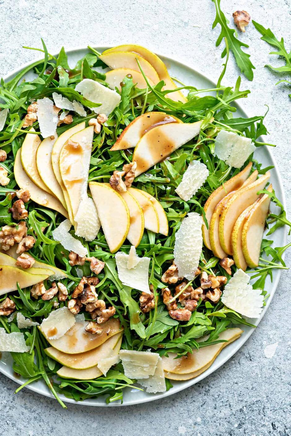 salata s kruškama | Author: Cubes N Juliennes/Pinterest
