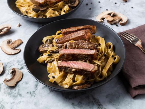 Kremasta tjestenina sa steakom