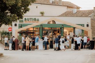 kaštelir, friday tasting ispred Butige