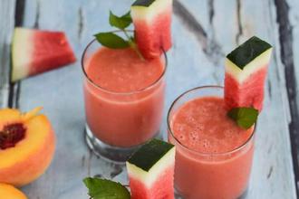 Smoothie od lubenice i breskve