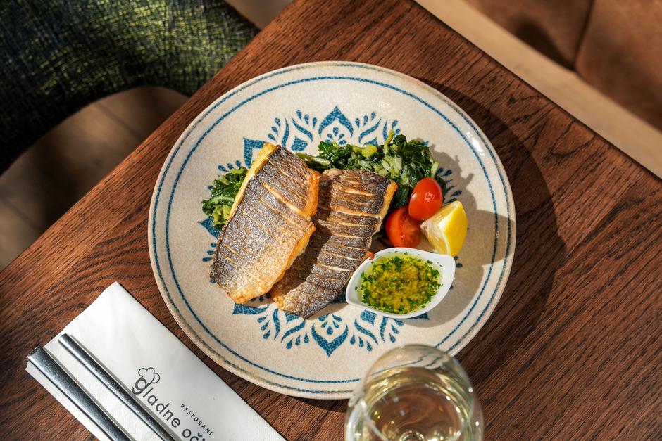 gladne oči | Author: Press