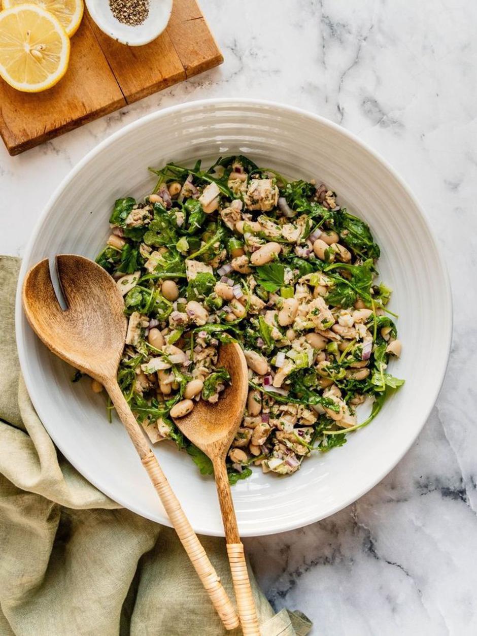 Salata od tune i bijeloga graha koja te stvarno drži sitim | Author: @urbanfarmandkitchen Pinterest