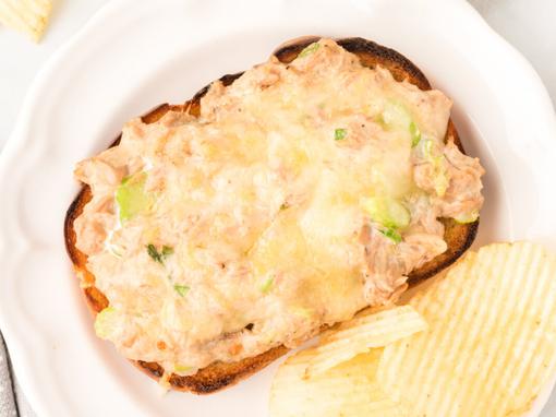cheesy tuna melts, topli snedviči s tunom i sirom
