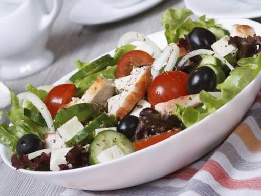 Grčka salata s piletinom