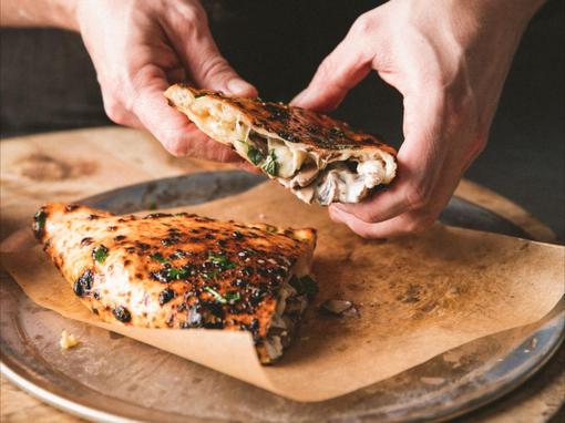 grilana pizza s gljivama