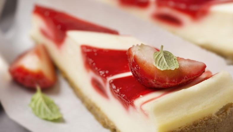 Cheesecake-zalogaji sa svježim jagodama