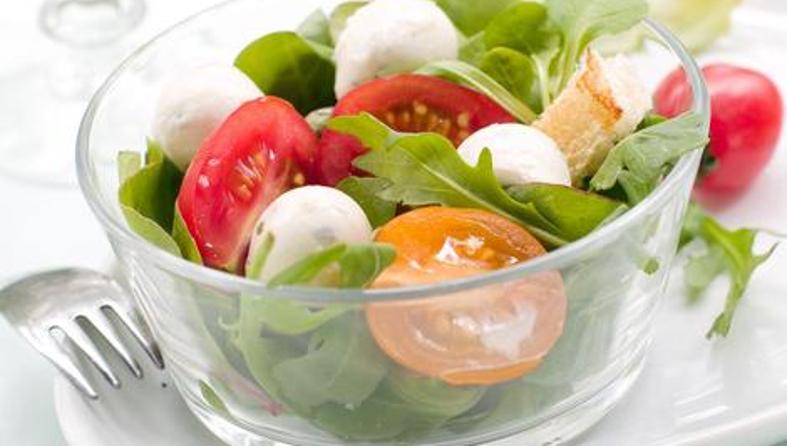Salata s rukolom i inćunima