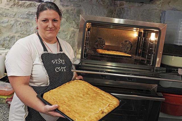 viška pogača. komička pogača