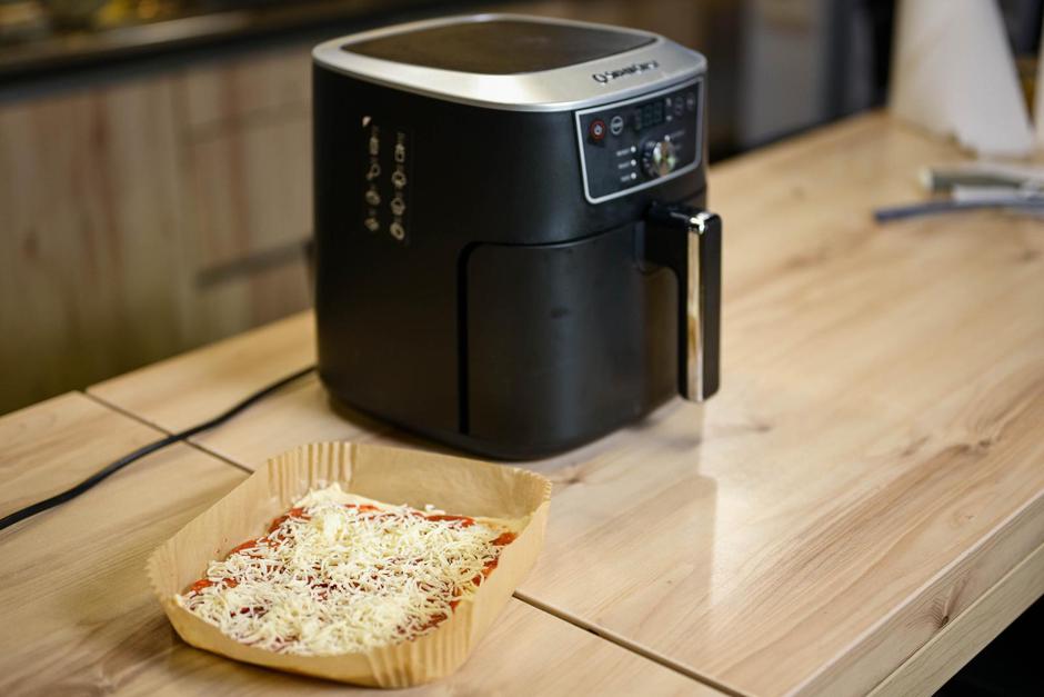 24SATA Zagreb: Isprobavanje pečenja pizze u airfryeru | Author: Neva Zganec/PIXSELL