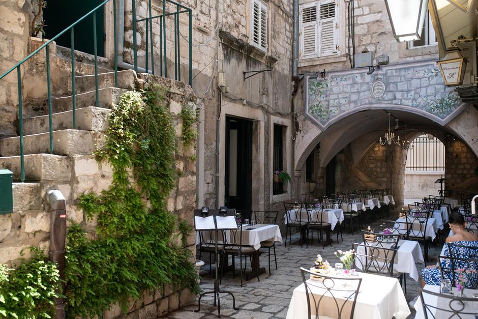 renaissance art restaurant | Author: Fabijan Drnas i Matea Moretić