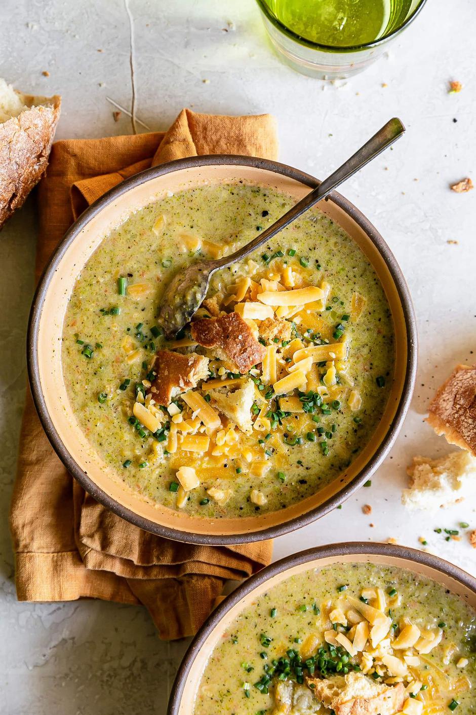 juha od brokule i sira | Author: Laney Schwartz, Life is but a Dish/Pinterest