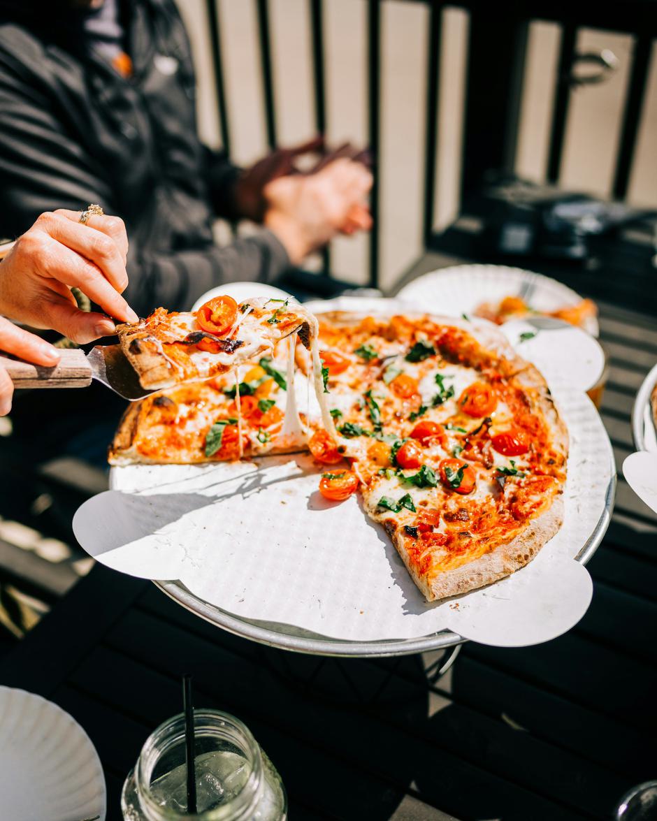 pizza | Author: Simon Maage/Unsplash