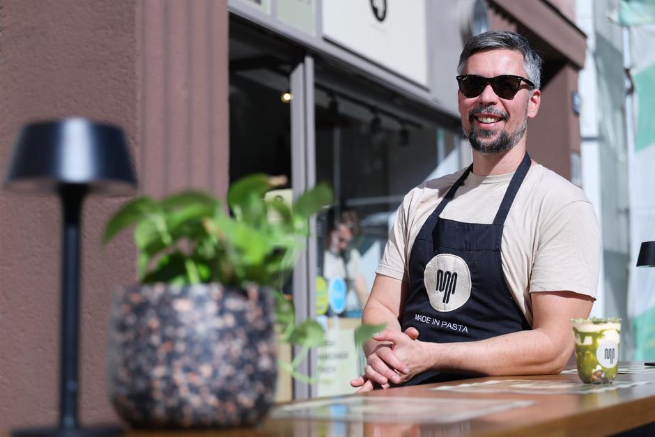 24sata. Zagreb:Chef Romel Stelmah mijesi tjesteninu | Author: Emica Elvedji /PIXSELL