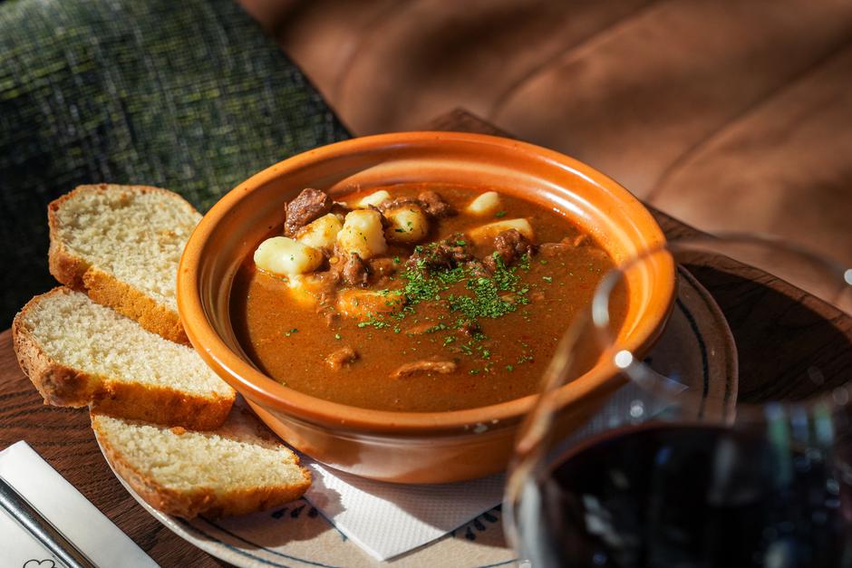 gladne oči | Author: Press