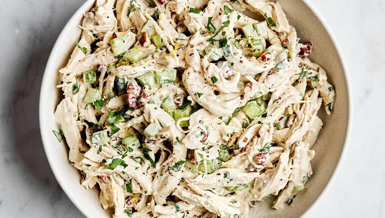 salata s piletinom i majonezom