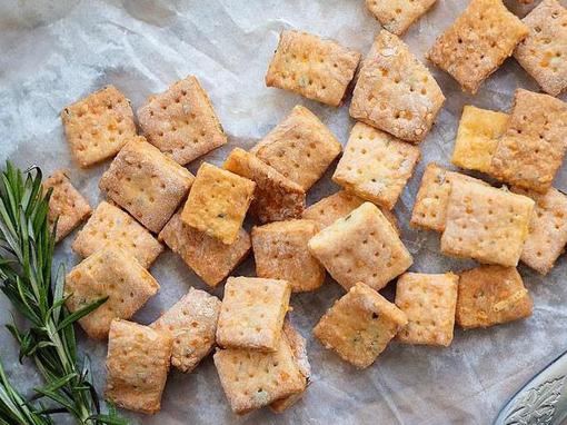 krekeri s ružmarinom