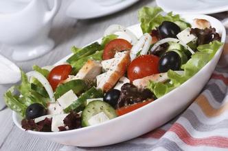 Grčka salata s piletinom
