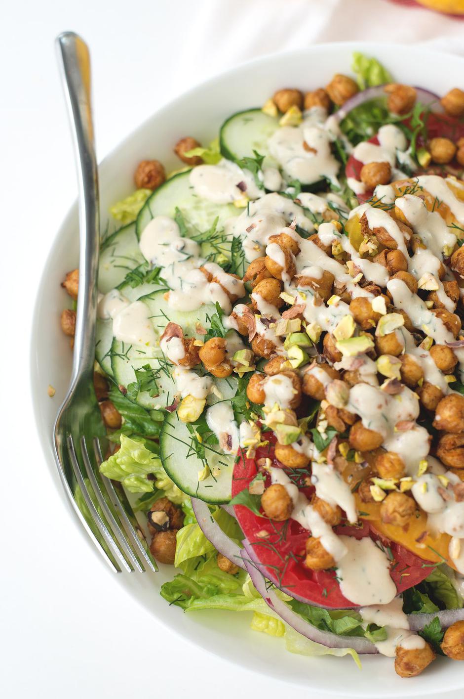 salata s dresingom od humusa | Author: delishknowledge.com/Pinterest