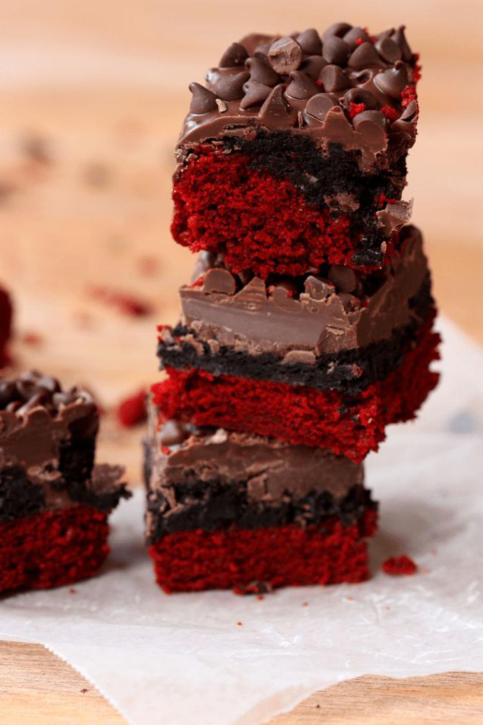 red velvet oreo brownies | Author: Pizzazzerie/Pinterest