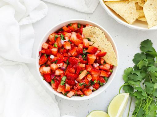 Salsa od svježih jagoda s mentom i limetom