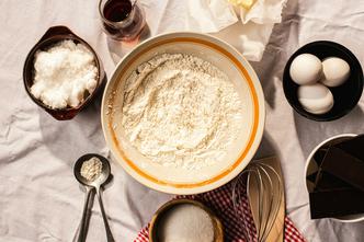 brašno, jaja, soda bikarbona, prašak za pecivo