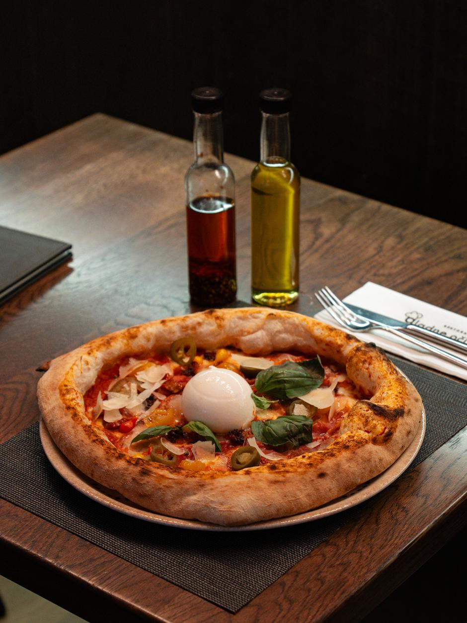 gladne oči | Author: Press