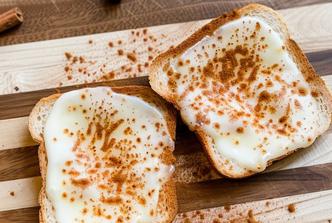 Cimet tost s posnim sirom