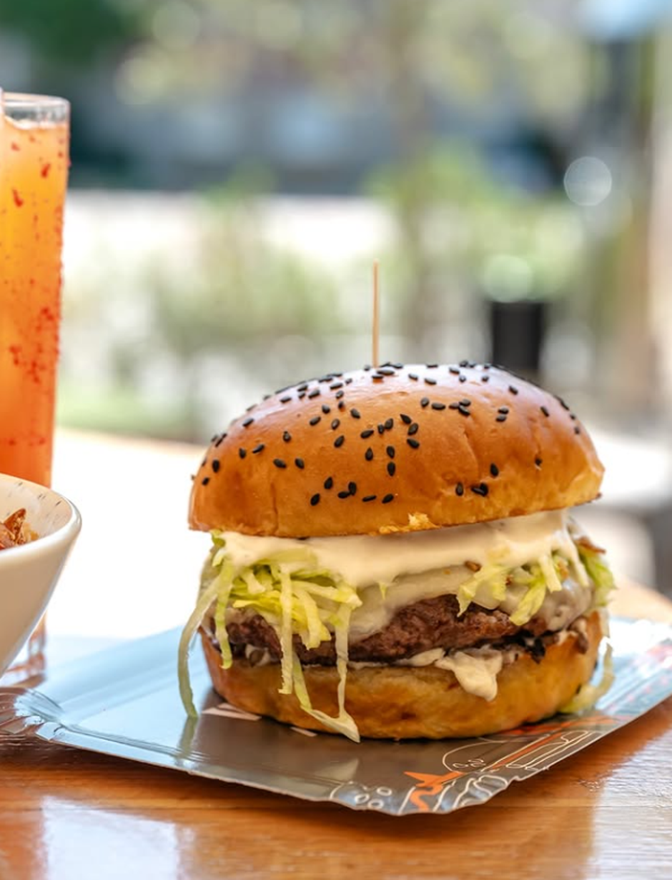 Picnic - mingle & fun, burger | Author: Instagram @picnic.mingle.fun