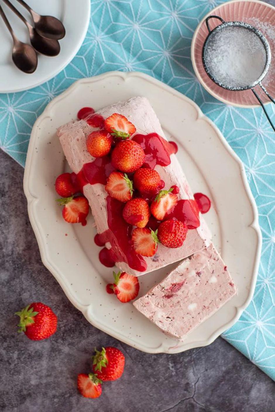 jagode sa šlagom, semifreddo | Author: Nigel, The Gourmet Larder/Pinterest
